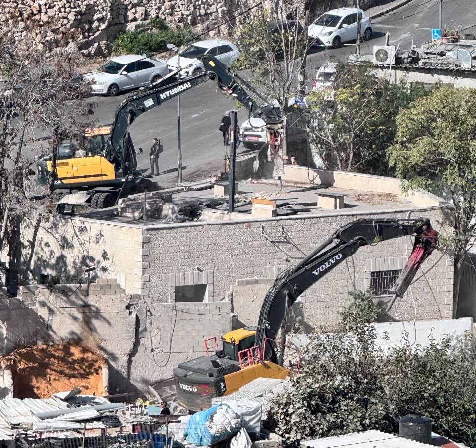 الاحتلال يخطر بهدم منازل في بلدة سلوان