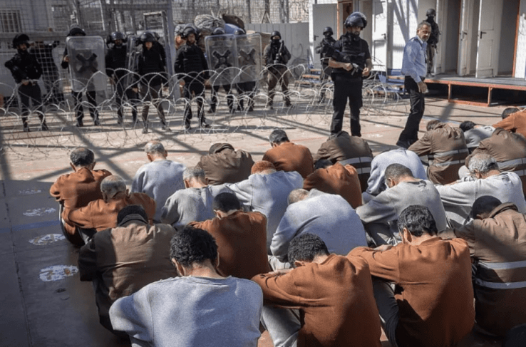 الأسرى في سجون الاحتلال يتعرضون لقمع ممنهج وحرمان من أبسط الحقوق