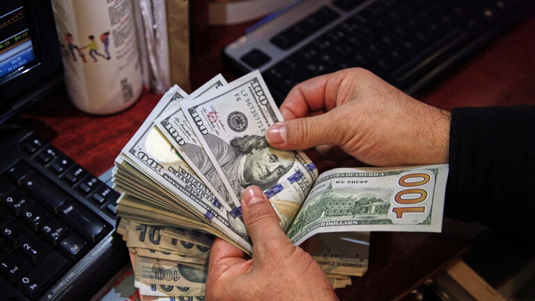 أسباب ارتفاع وانخفاض سعر صرف الدولار وتبعات ذلك